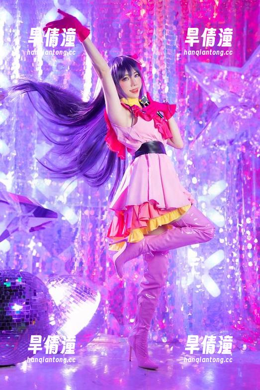 在线图集新发现：Sally Dorasnow的礼服比我的周末计划更吸引！